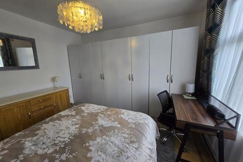 1 bedroom in a house share to rent, Cambridge Gardens, Winchmore Hill, N21