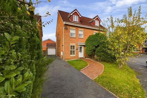 3 bedroom semi-detached house to rent, Foxfold Close, Manchester M28