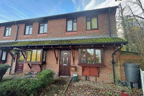 3 bedroom terraced house to rent, Huntingdon Road, Woking GU21