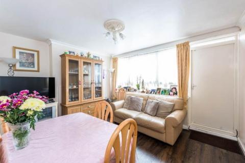 2 bedroom flat to rent, Two Bedroom Flat in the heart of Stockwell, SW8 1HX