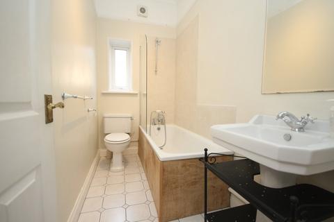 Flat 3, 7 Warren Road, Bournemouth, BH4 8EZ