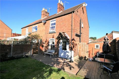 2 bedroom end of terrace house to rent, Castle Street, Sleaford, NG34