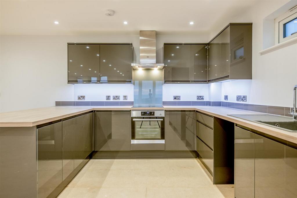 Flat a 118 Sea Front-13.jpg