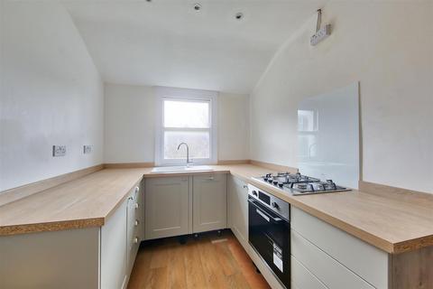 2 bedroom flat for sale, Winfrith Road, London