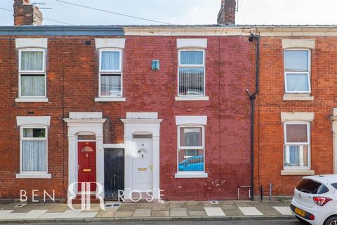 2 bedroom terraced house to rent, Wildman Street, Preston