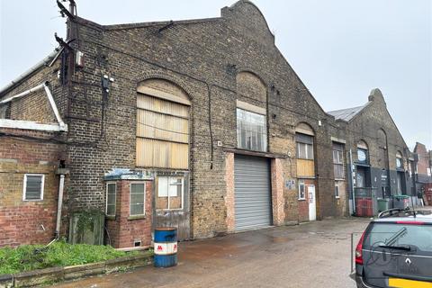 Industrial unit to rent, Canal Road, Rochester