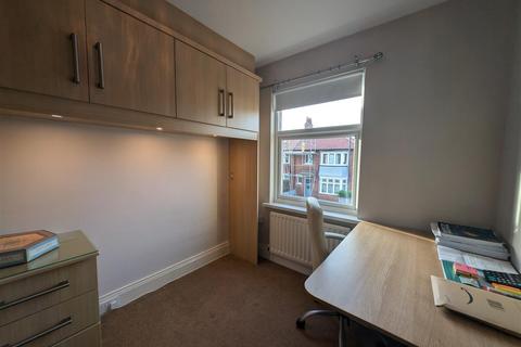 3 bedroom flat to rent, Milton Terrace, North Shields