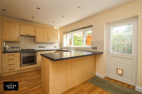 3 bedroom end of terrace house to rent, Richmond Road, Southsea