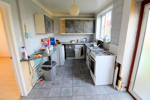 3 bedroom terraced house for sale, Harrow Road, Langley