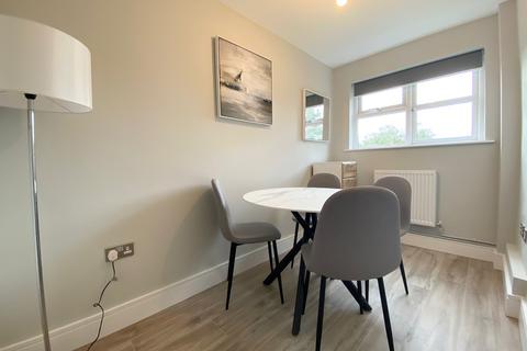 3 bedroom flat to rent, Cornwall Road, Pinner HA5