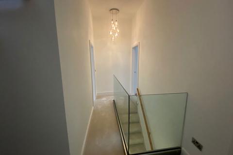 880 Ashton Road, Oldham, OL8 3HT