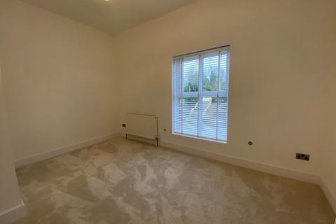 880 Ashton Road, Oldham, OL8 3HT