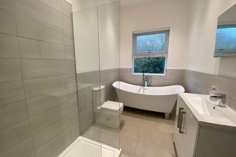 880 Ashton Road, Oldham, OL8 3HT