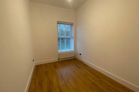 880 Ashton Road, Oldham, OL8 3HT
