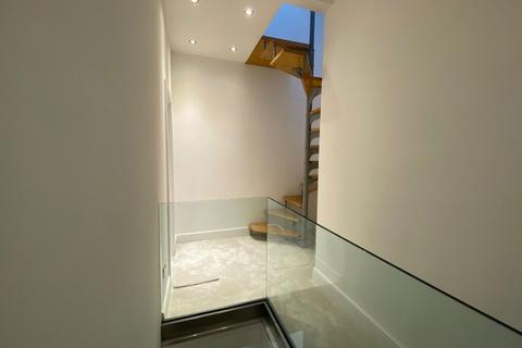 880 Ashton Road, Oldham, OL8 3HT