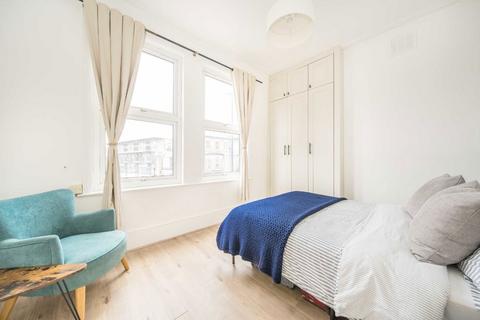 2 bedroom flat for sale, Battersea Rise, London SW11