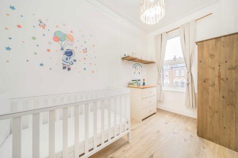 2 bedroom flat for sale, Battersea Rise, London SW11