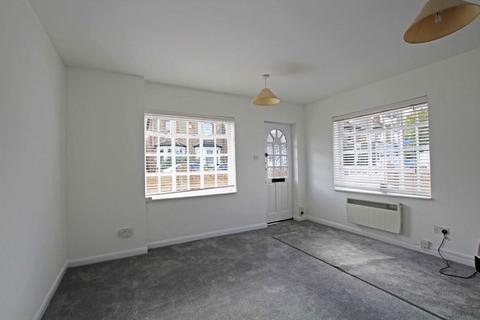 Studio to rent, Hawks Road, Kingston Upon Thames KT1