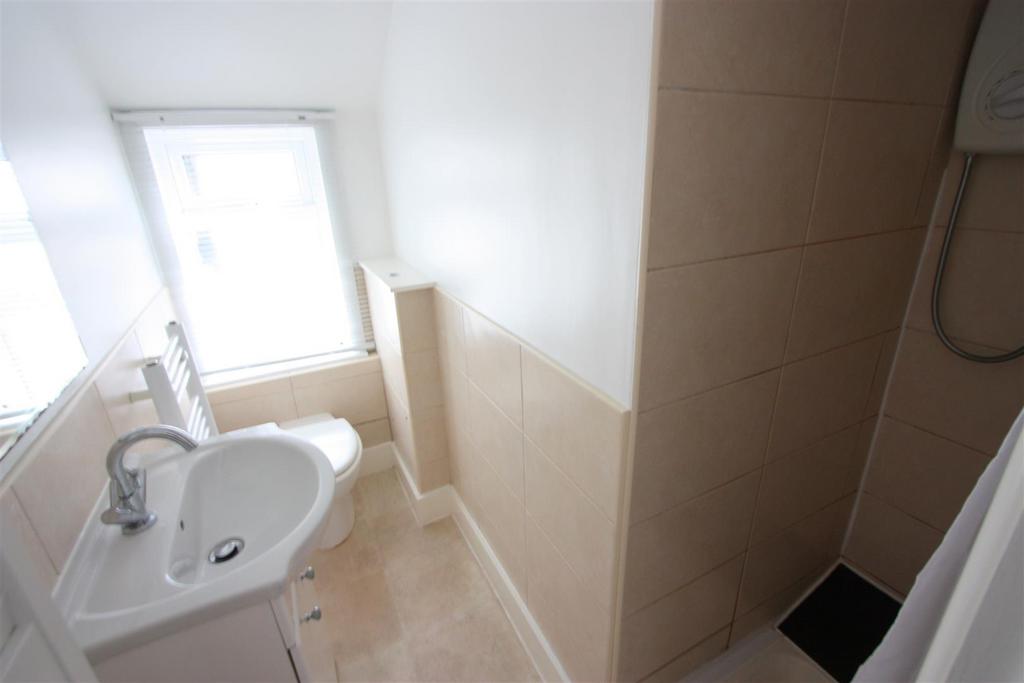 Flat 3, 15 Edgcumbe Avenue Kitchen Area Shower Roo