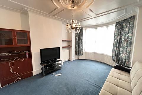 1 bedroom flat to rent, Riverway, London