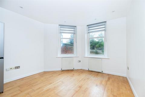 2 bedroom flat to rent, Hinton Road, Bournemouth BH1