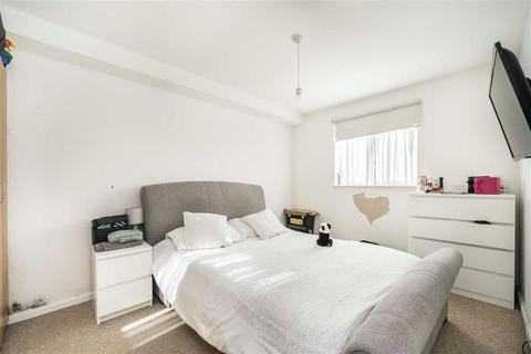 2 bedroom flat for sale, Farrow Lane, London SE14