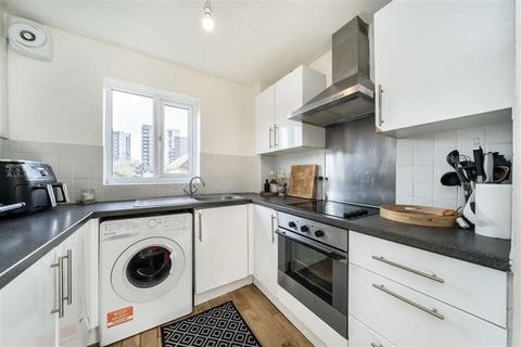 2 bedroom flat for sale, Farrow Lane, London SE14