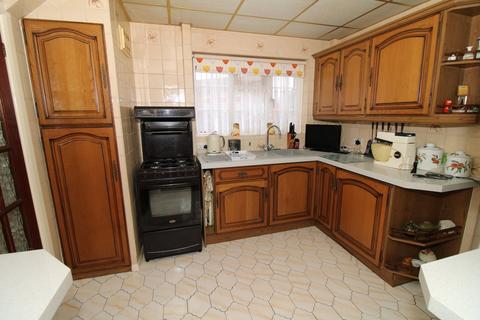 52 Mounthurst Road, Bromley, BR2 7PQ