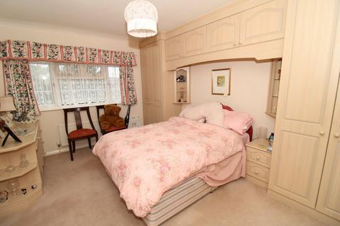 52 Mounthurst Road, Bromley, BR2 7PQ