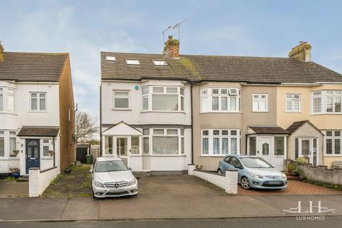 5 bedroom end of terrace house for sale, Rainsford Way, Hornchurch