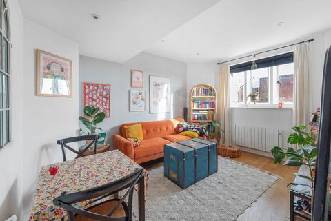 1 bedroom duplex for sale, Clapham Road, London SW9