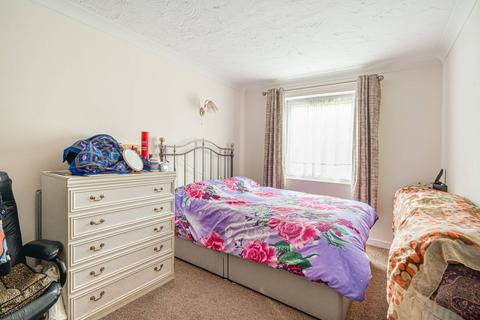 1 bedroom flat to rent, Friern Park, North Finchley, London, N12