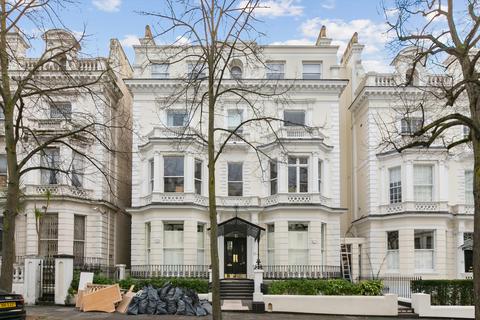 3 bedroom flat to rent, Holland Park, London, W11