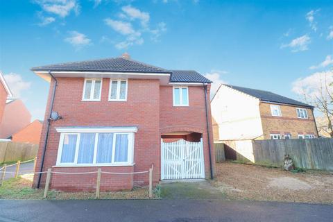 4 bedroom detached house for sale, Glassbrook Road, Rushden NN10