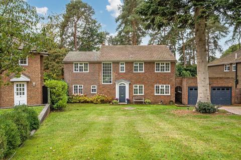 4 bedroom detached house for sale, Broomcroft Close, Surrey GU22