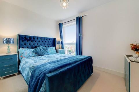 2 bedroom flat for sale, Lyon Square, Harrow, HA1