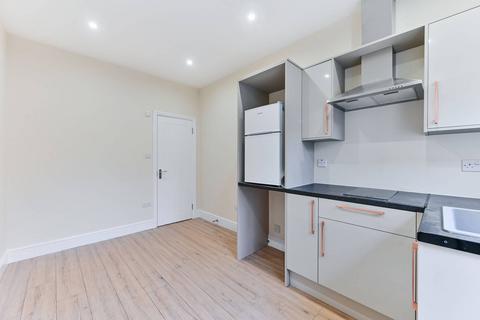 Studio to rent, Aultone Way, Sutton, SM1