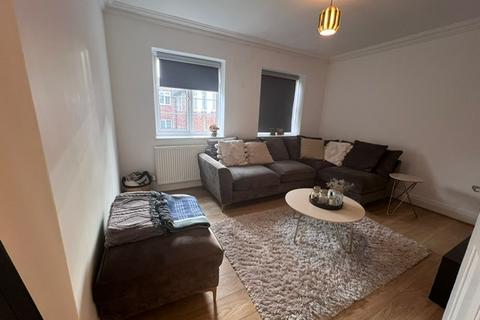 3 bedroom flat to rent, Beechcroft Avenue, London NW11