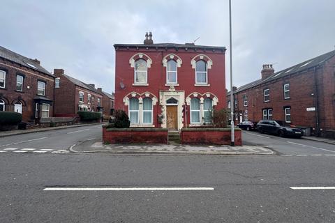 2 bedroom duplex to rent, 126 Whingate, Leeds, West Yorkshire, LS12