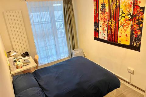 1 bedroom in a house share to rent, Adelaide Road, Belsize Park