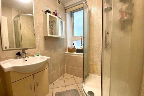 1 bedroom in a house share to rent, Adelaide Road, Belsize Park