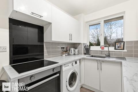 1 bedroom flat for sale, Howard Close, Waltham Abbey, Essex