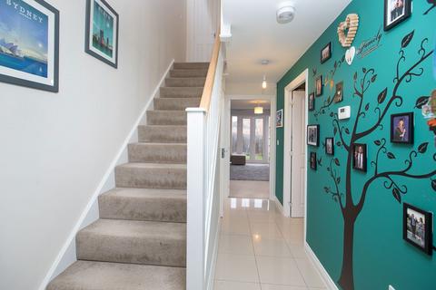 98 Clarendon Close, Corby, NN18 8DD