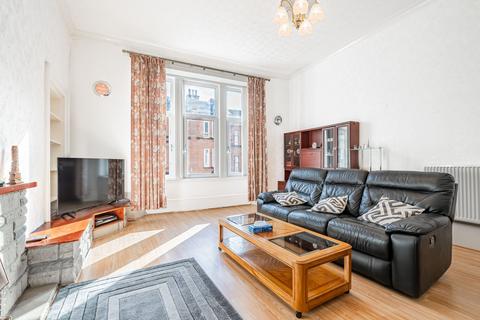 3 bedroom flat for sale, 1094 Cathcart Road, Flat 2/1, Cathcart, Glasgow, G42 9XW