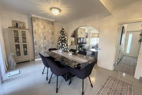 184 Waltham Way, London, E4 8AZ