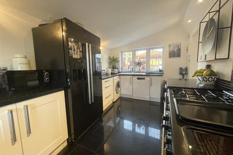 184 Waltham Way, London, E4 8AZ