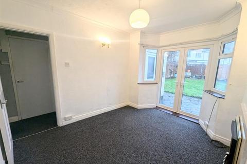 3 bedroom semi-detached house to rent, Colman Avenue