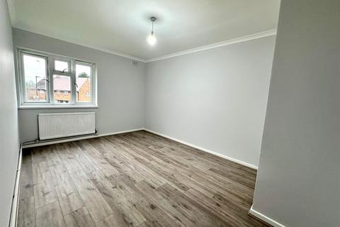 3 bedroom flat to rent, Kempe Road, Enfield