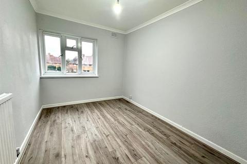 3 bedroom flat to rent, Kempe Road, Enfield