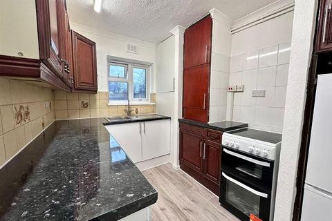 3 bedroom flat to rent, Kempe Road, Enfield